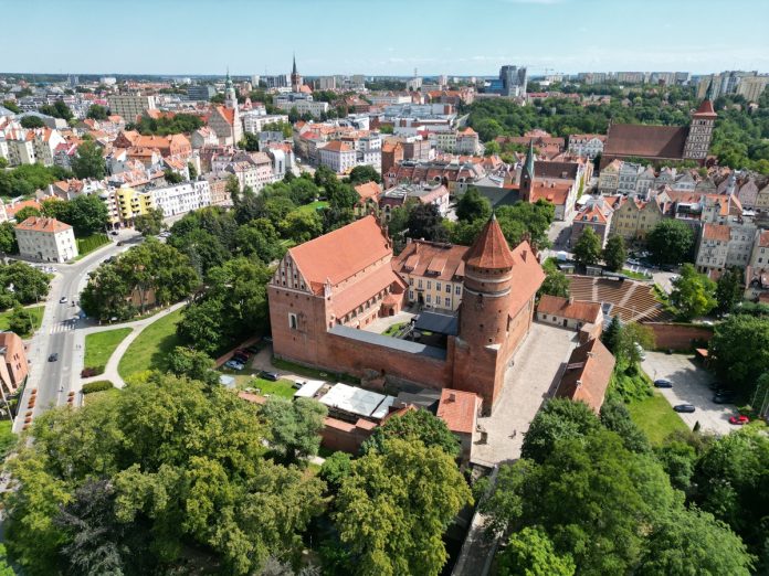Kliknij i wybierz zdjęcie budynku lub konstrukcji